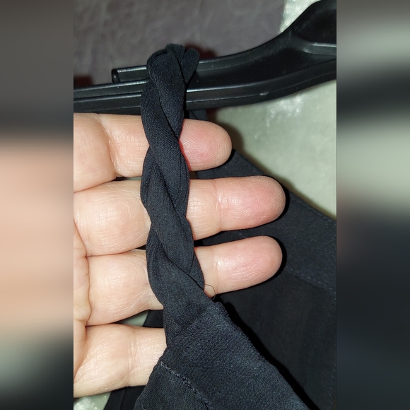 Cute Womans Tank Top with Flowers from a.n.a. in a size XS Extra Small - Picture 4 of 6